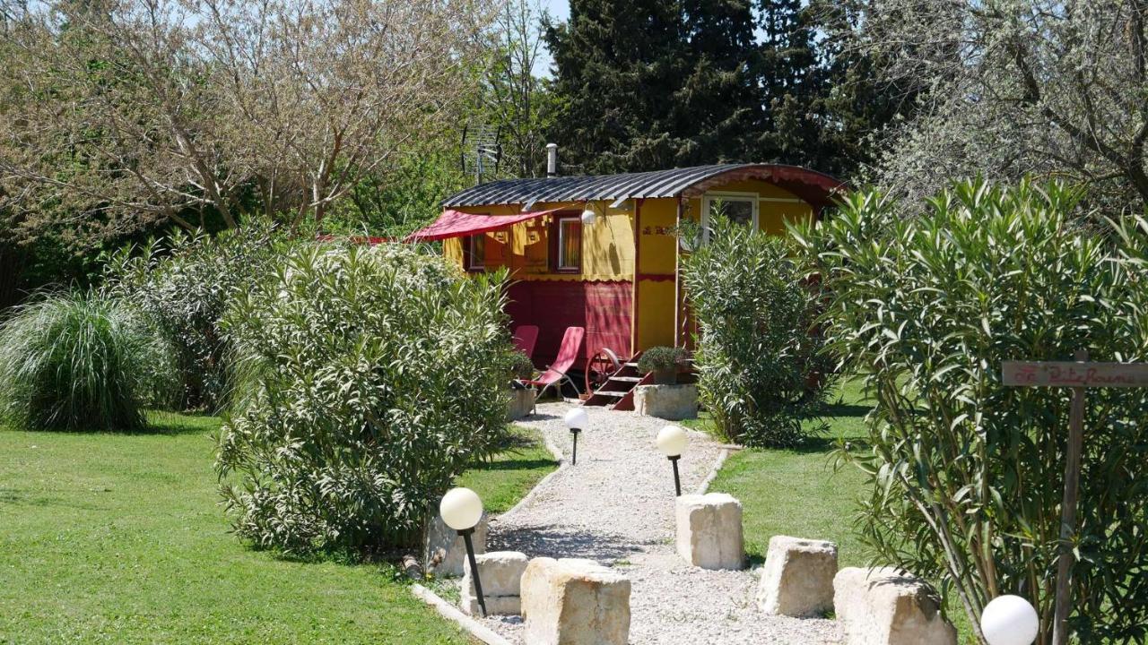 Mas Maurane-Roulotte Avec Spa Prive Aux Portes D'Arles Tarascon Zewnętrze zdjęcie