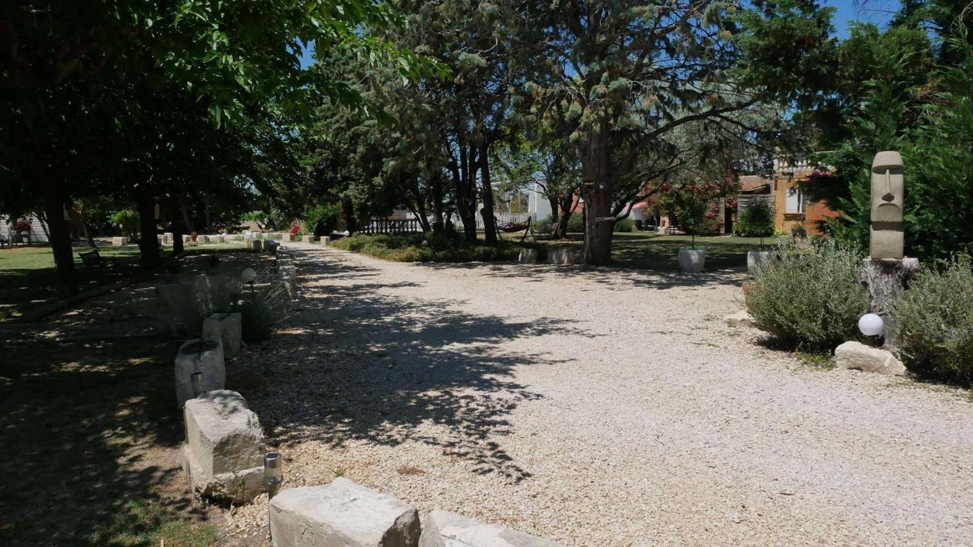 Mas Maurane-Roulotte Avec Spa Prive Aux Portes D'Arles Tarascon Zewnętrze zdjęcie