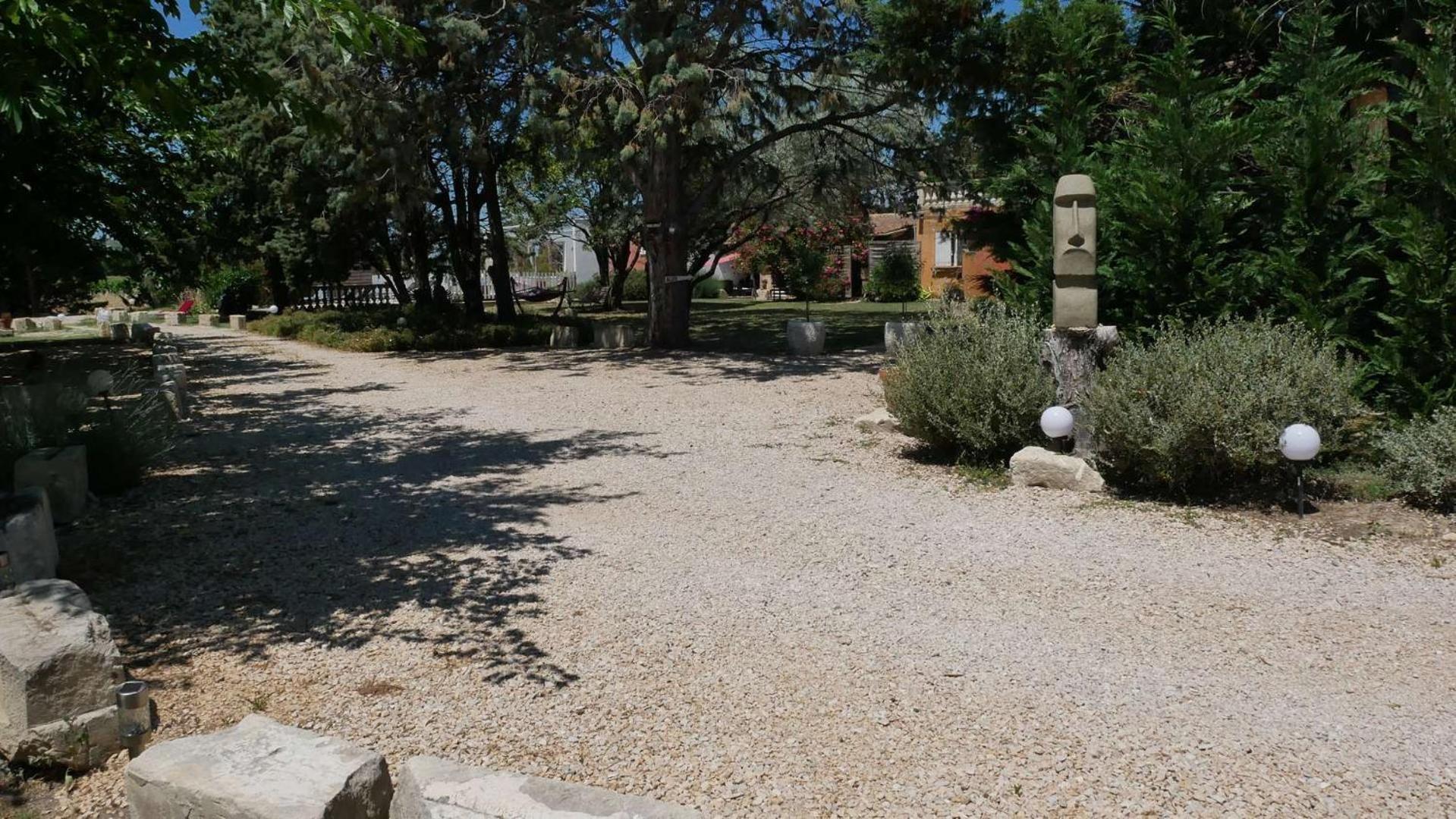 Mas Maurane-Roulotte Avec Spa Prive Aux Portes D'Arles Tarascon Zewnętrze zdjęcie