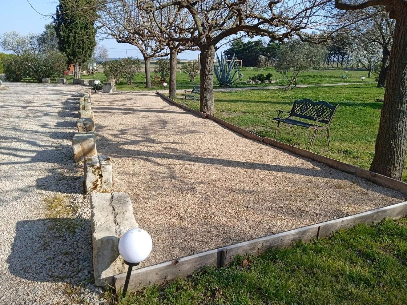 Mas Maurane-Roulotte Avec Spa Prive Aux Portes D'Arles Tarascon Zewnętrze zdjęcie